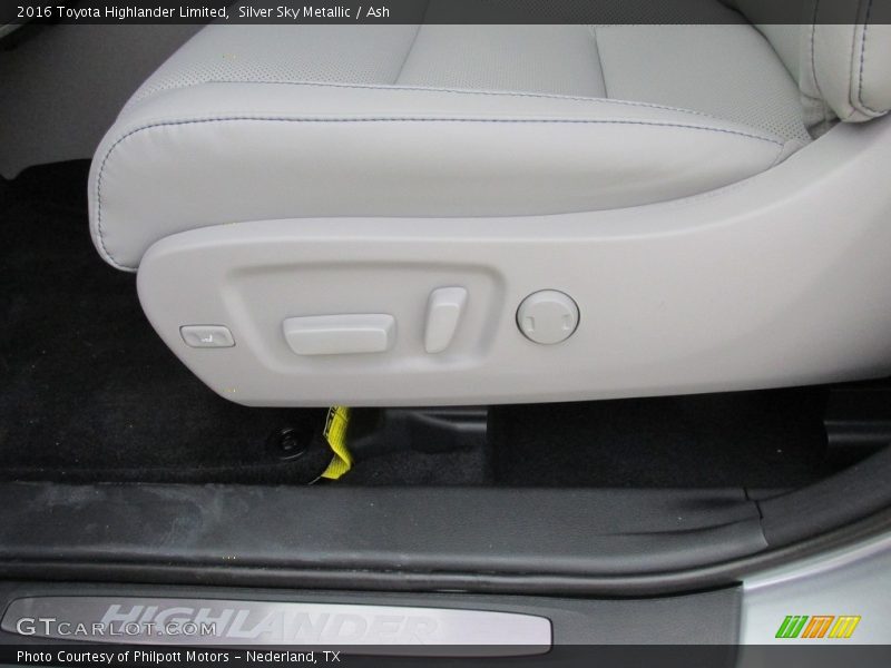 Silver Sky Metallic / Ash 2016 Toyota Highlander Limited