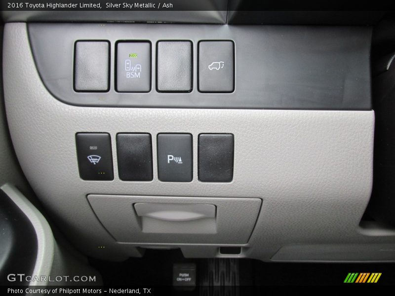 Silver Sky Metallic / Ash 2016 Toyota Highlander Limited
