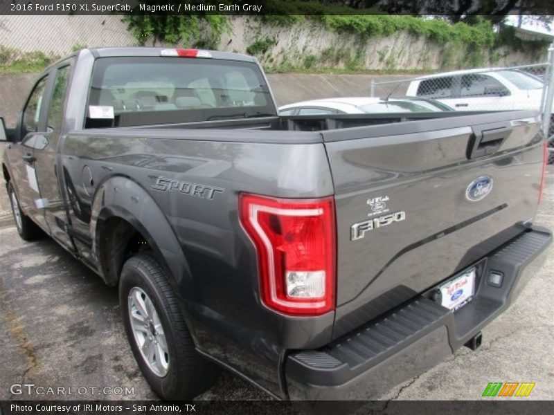 Magnetic / Medium Earth Gray 2016 Ford F150 XL SuperCab