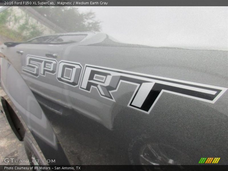 Magnetic / Medium Earth Gray 2016 Ford F150 XL SuperCab