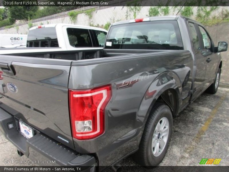 Magnetic / Medium Earth Gray 2016 Ford F150 XL SuperCab