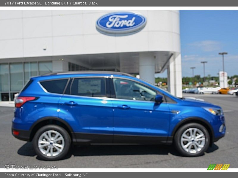 Lightning Blue / Charcoal Black 2017 Ford Escape SE