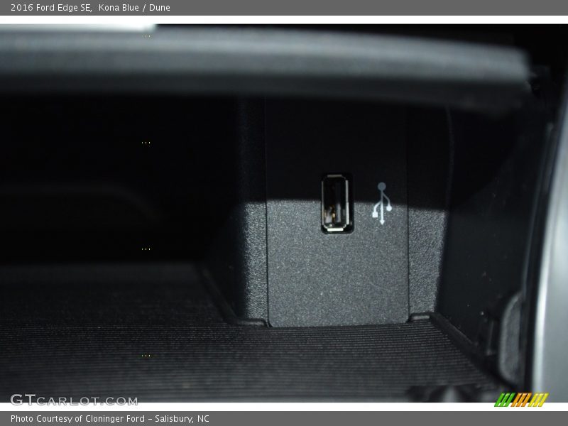 Kona Blue / Dune 2016 Ford Edge SE