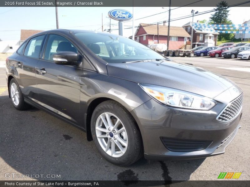 Magnetic / Charcoal Black 2016 Ford Focus SE Sedan