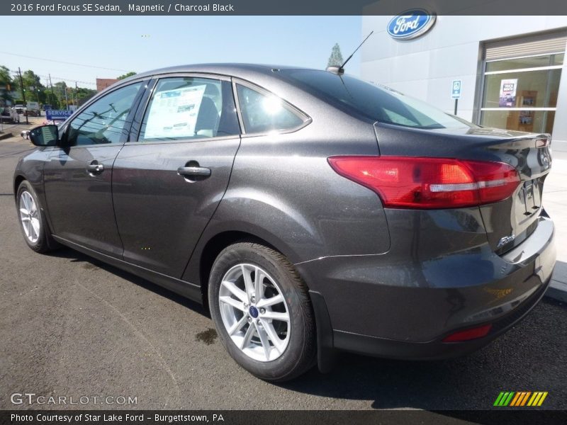 Magnetic / Charcoal Black 2016 Ford Focus SE Sedan