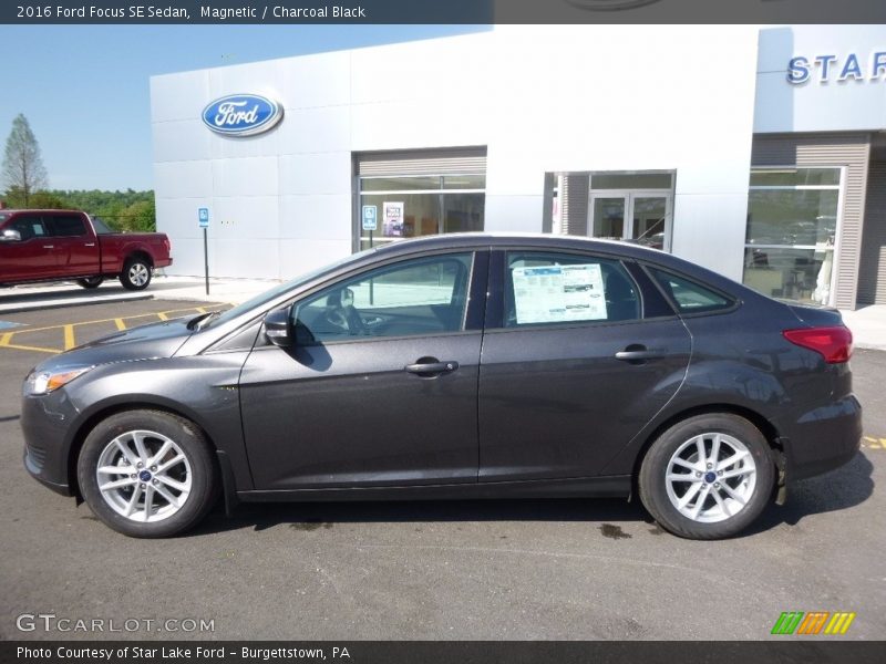 Magnetic / Charcoal Black 2016 Ford Focus SE Sedan