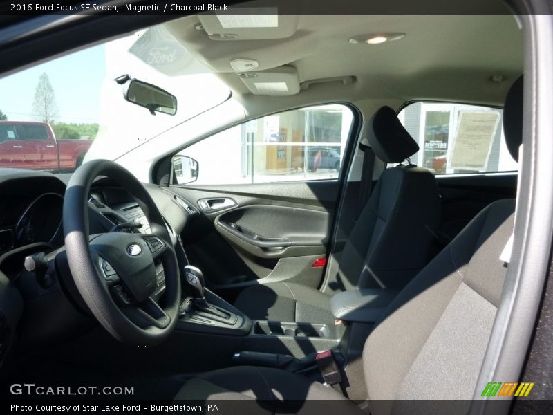 Magnetic / Charcoal Black 2016 Ford Focus SE Sedan