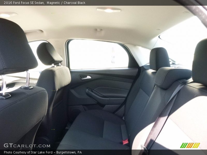 Magnetic / Charcoal Black 2016 Ford Focus SE Sedan