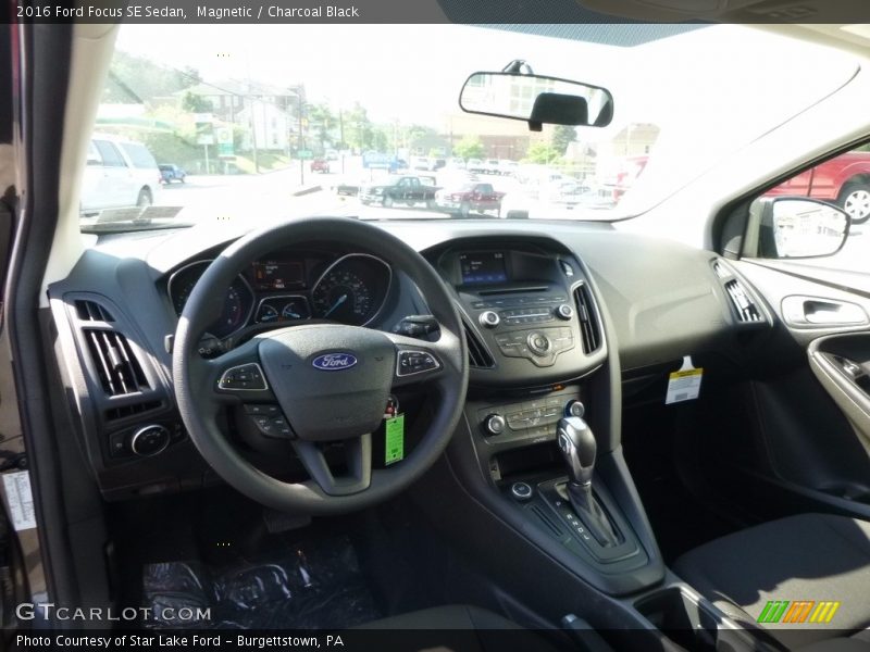 Magnetic / Charcoal Black 2016 Ford Focus SE Sedan