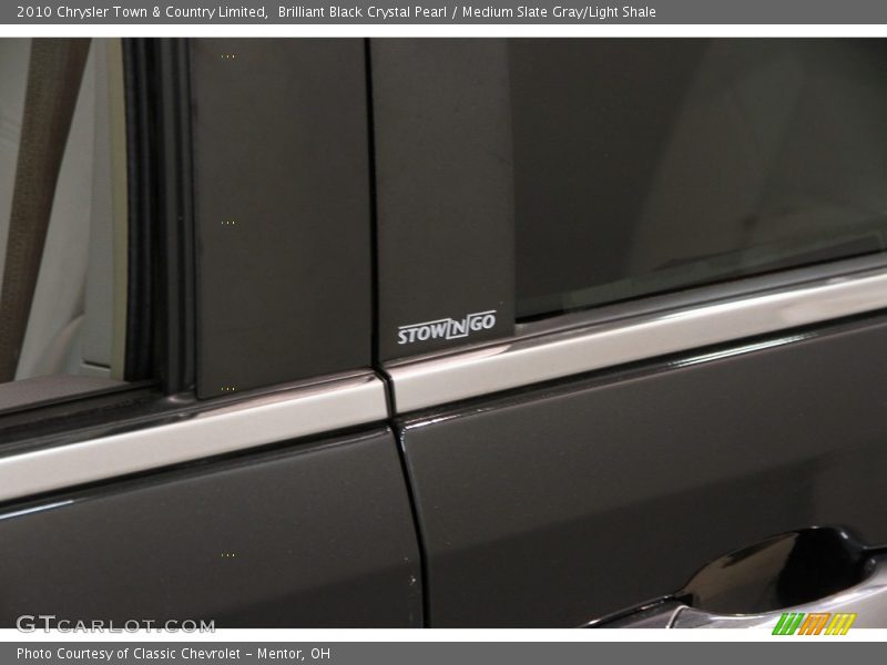 Brilliant Black Crystal Pearl / Medium Slate Gray/Light Shale 2010 Chrysler Town & Country Limited