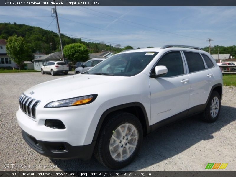 Bright White / Black 2016 Jeep Cherokee Latitude 4x4