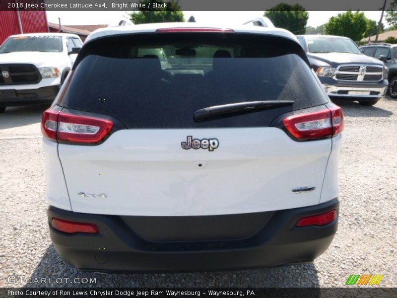 Bright White / Black 2016 Jeep Cherokee Latitude 4x4