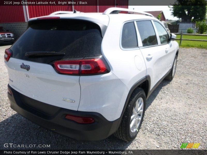 Bright White / Black 2016 Jeep Cherokee Latitude 4x4