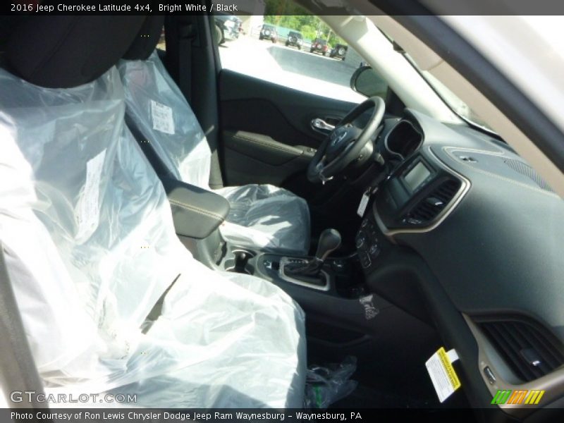 Bright White / Black 2016 Jeep Cherokee Latitude 4x4