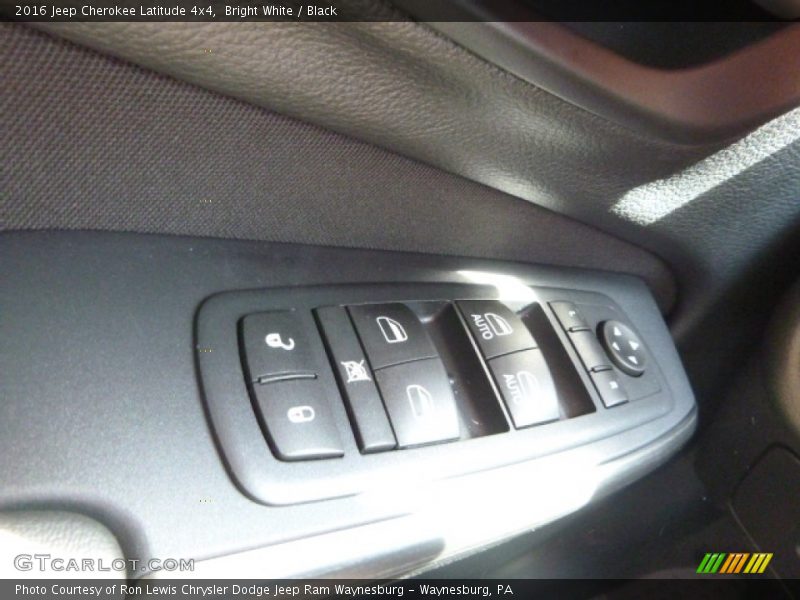 Bright White / Black 2016 Jeep Cherokee Latitude 4x4