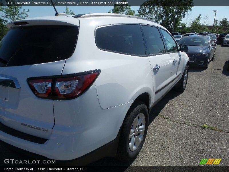 Summit White / Dark Titanium/Light Titanium 2016 Chevrolet Traverse LS