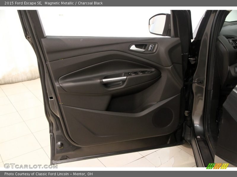 Magnetic Metallic / Charcoal Black 2015 Ford Escape SE