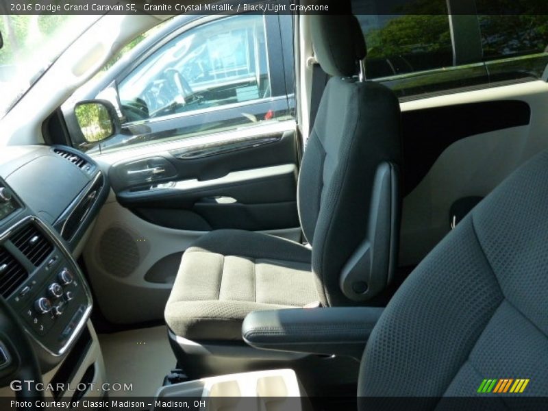 Granite Crystal Metallic / Black/Light Graystone 2016 Dodge Grand Caravan SE