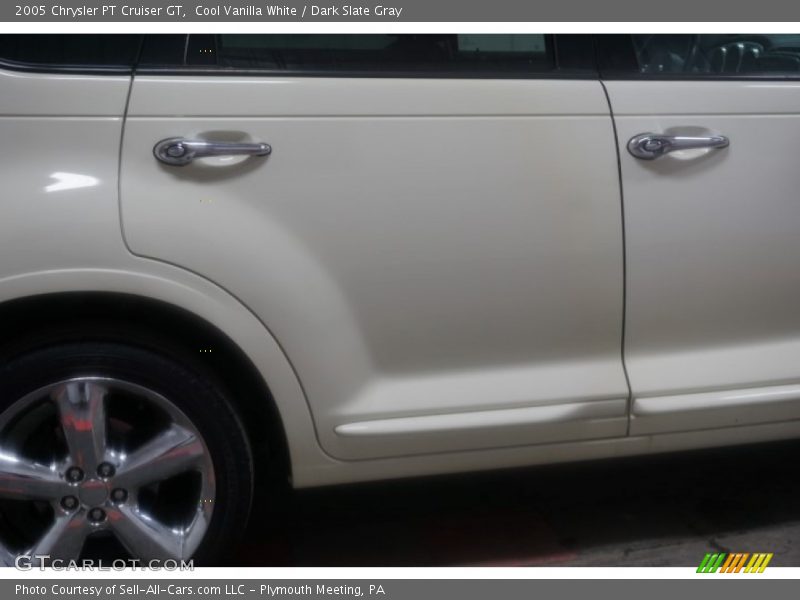 Cool Vanilla White / Dark Slate Gray 2005 Chrysler PT Cruiser GT
