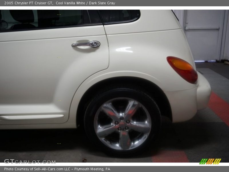 Cool Vanilla White / Dark Slate Gray 2005 Chrysler PT Cruiser GT