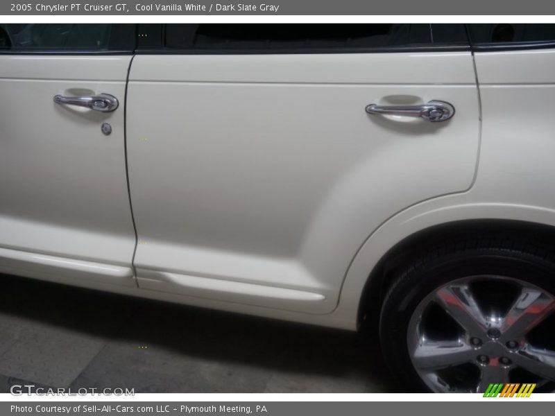 Cool Vanilla White / Dark Slate Gray 2005 Chrysler PT Cruiser GT