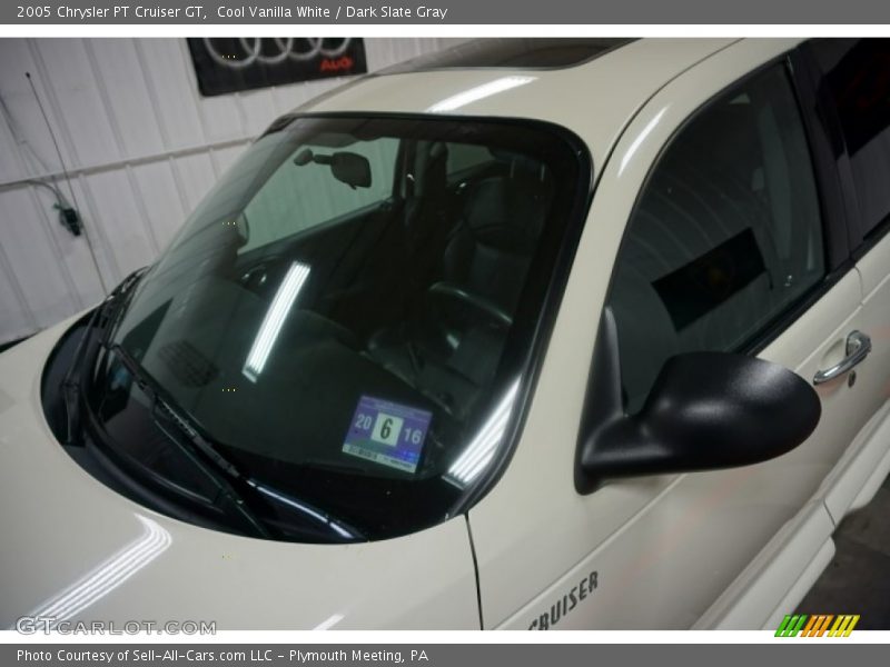Cool Vanilla White / Dark Slate Gray 2005 Chrysler PT Cruiser GT