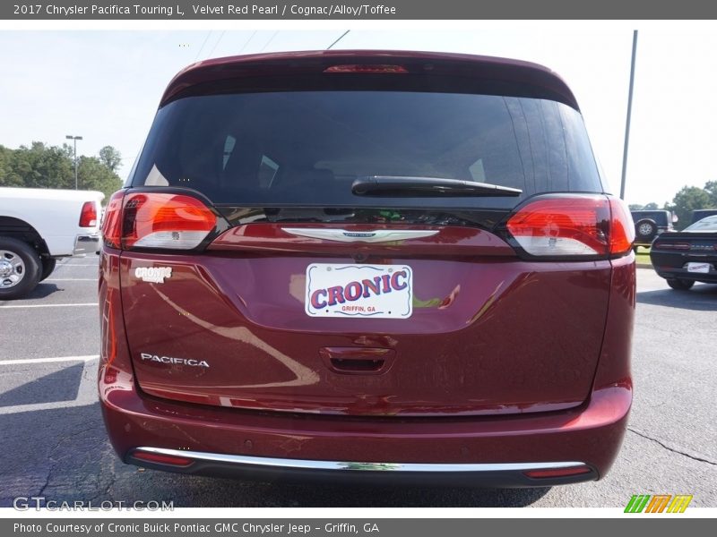 Velvet Red Pearl / Cognac/Alloy/Toffee 2017 Chrysler Pacifica Touring L