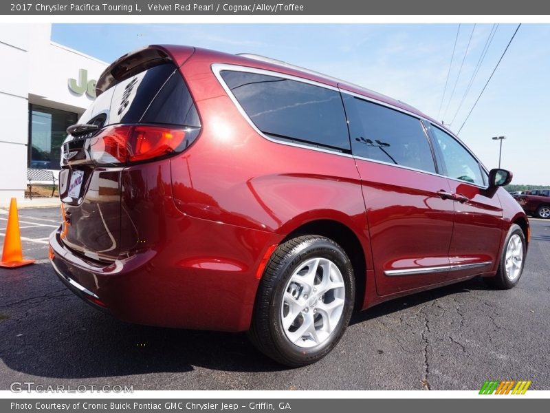 Velvet Red Pearl / Cognac/Alloy/Toffee 2017 Chrysler Pacifica Touring L