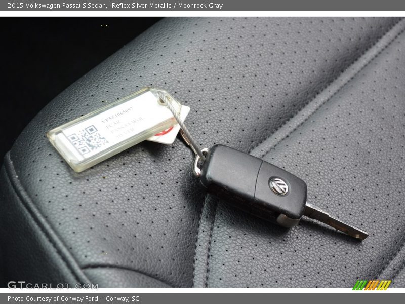 Reflex Silver Metallic / Moonrock Gray 2015 Volkswagen Passat S Sedan