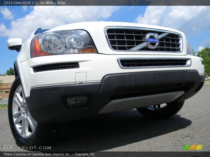 Ice White / Beige 2011 Volvo XC90 3.2