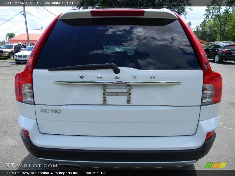 Ice White / Beige 2011 Volvo XC90 3.2