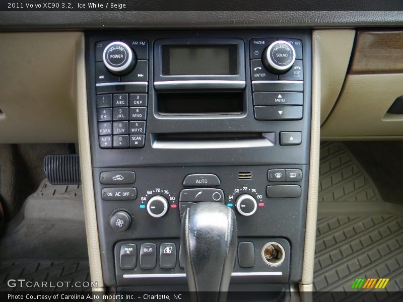 Ice White / Beige 2011 Volvo XC90 3.2