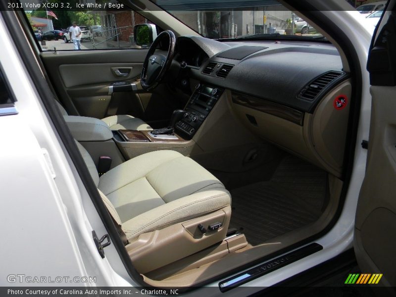 Ice White / Beige 2011 Volvo XC90 3.2