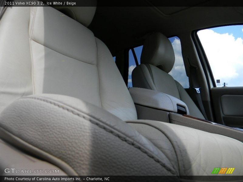 Ice White / Beige 2011 Volvo XC90 3.2