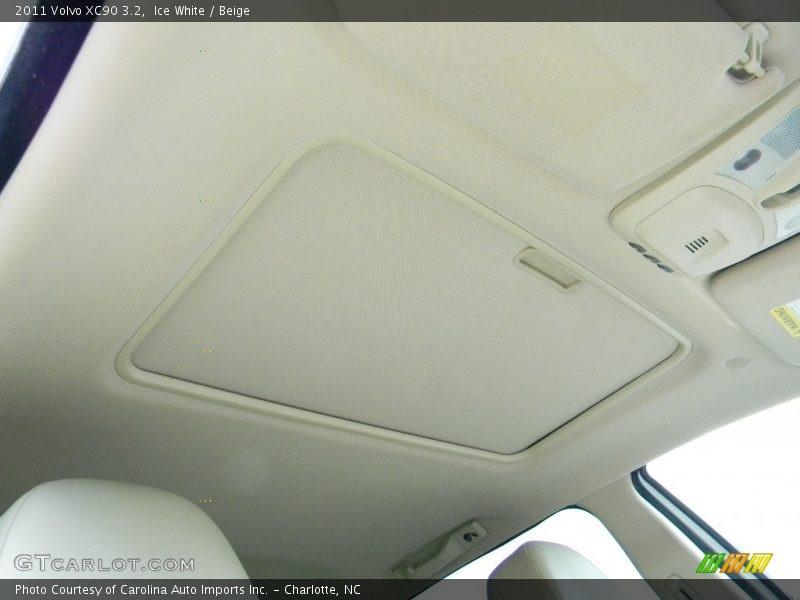 Ice White / Beige 2011 Volvo XC90 3.2