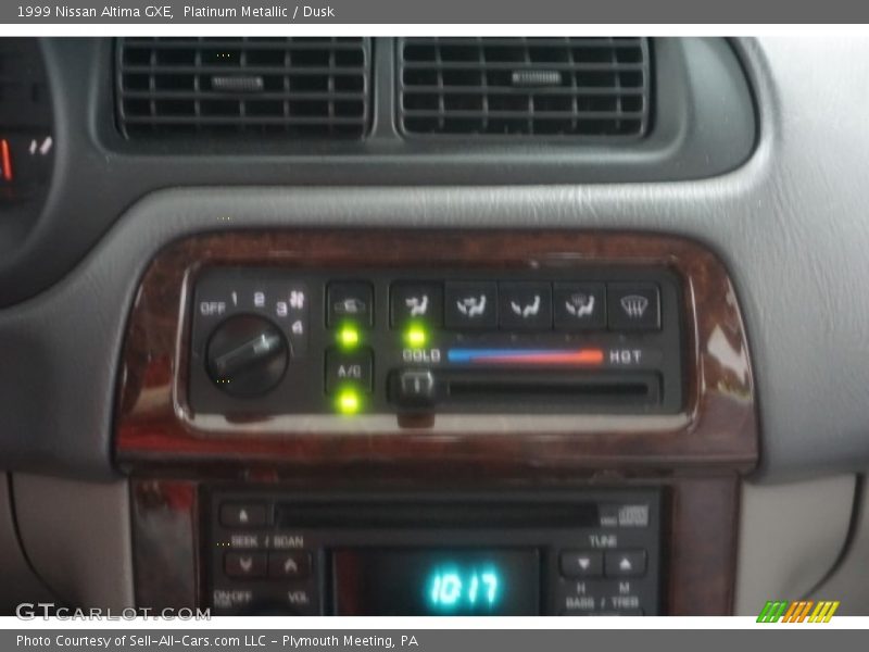 Platinum Metallic / Dusk 1999 Nissan Altima GXE