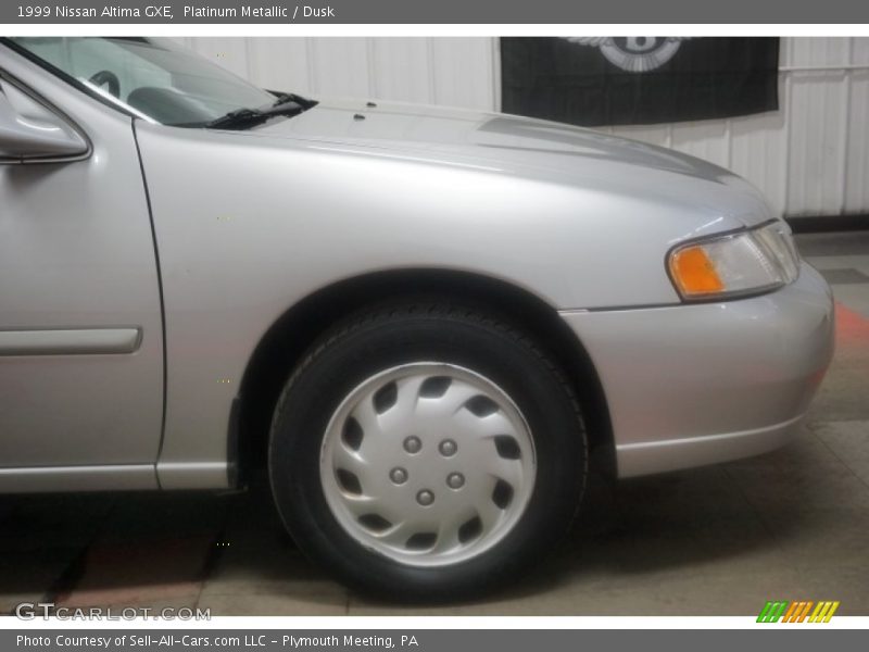 Platinum Metallic / Dusk 1999 Nissan Altima GXE
