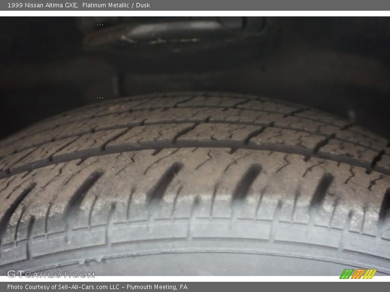Platinum Metallic / Dusk 1999 Nissan Altima GXE