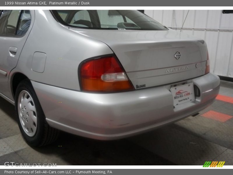 Platinum Metallic / Dusk 1999 Nissan Altima GXE