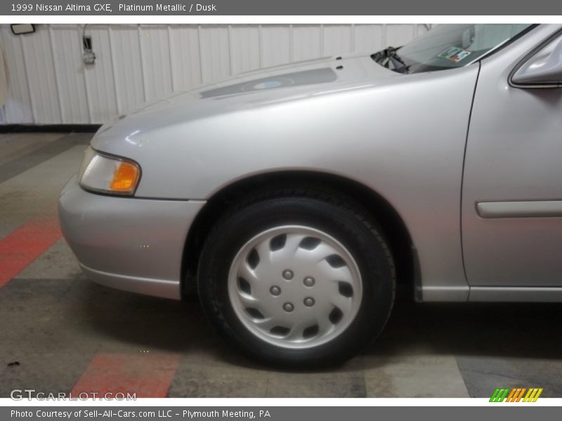 Platinum Metallic / Dusk 1999 Nissan Altima GXE