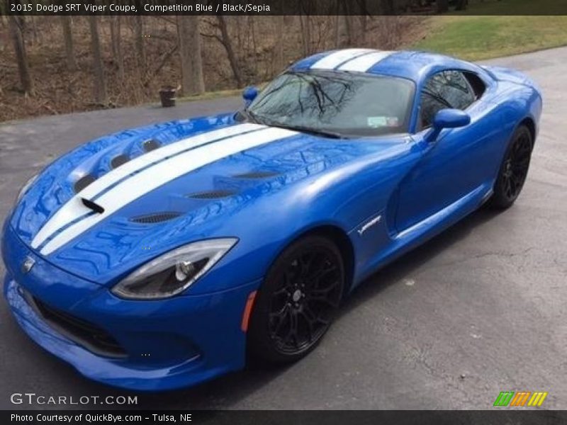 Front 3/4 View of 2015 SRT Viper Coupe