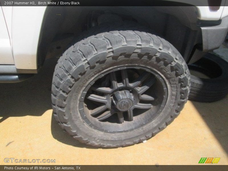 Birch White / Ebony Black 2007 Hummer H3