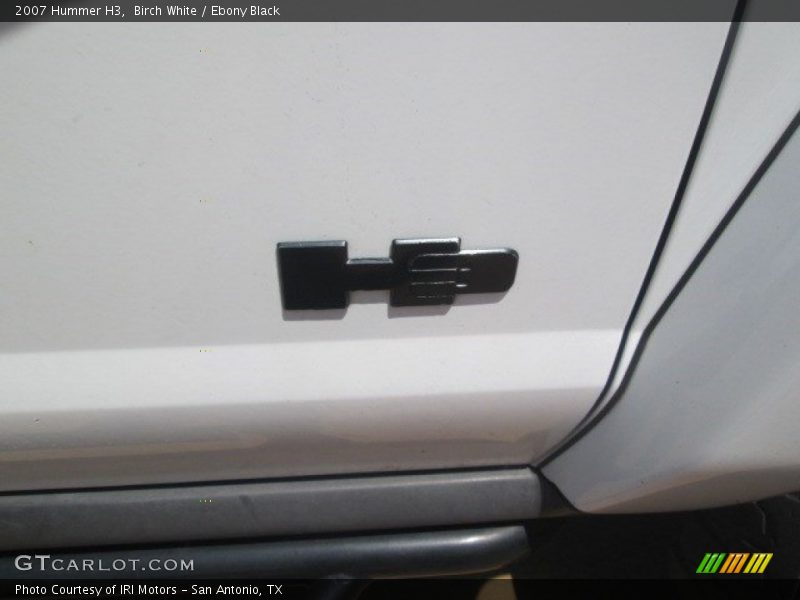 Birch White / Ebony Black 2007 Hummer H3