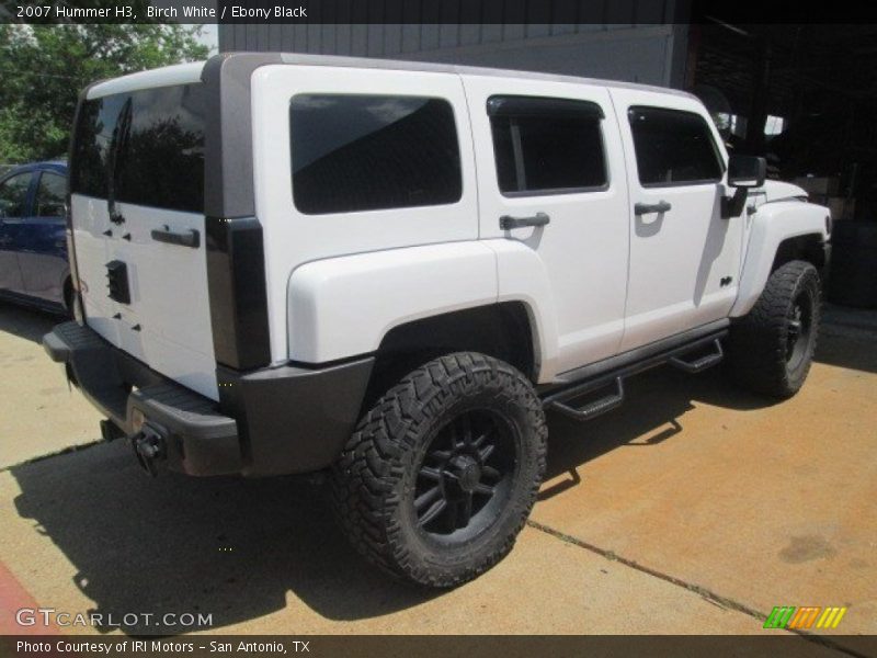 Birch White / Ebony Black 2007 Hummer H3