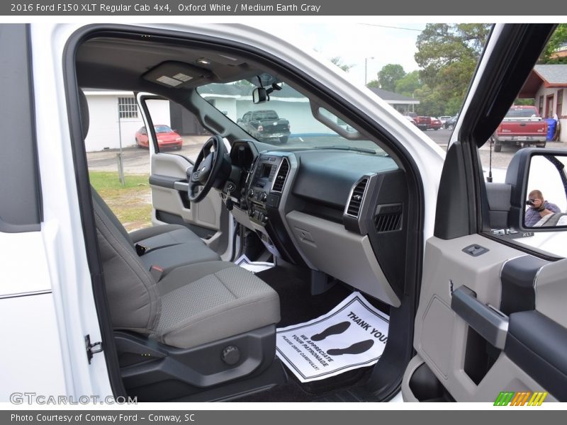 Oxford White / Medium Earth Gray 2016 Ford F150 XLT Regular Cab 4x4