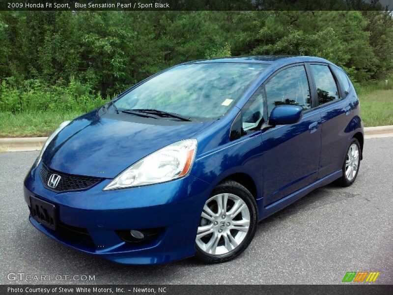 Front 3/4 View of 2009 Fit Sport
