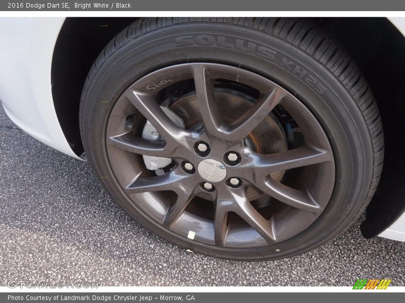 Bright White / Black 2016 Dodge Dart SE
