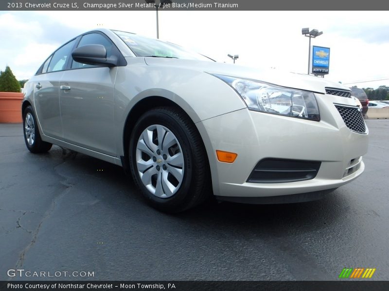 Champagne Silver Metallic / Jet Black/Medium Titanium 2013 Chevrolet Cruze LS