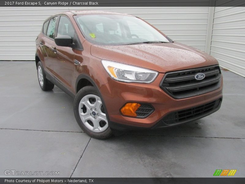 Front 3/4 View of 2017 Escape S