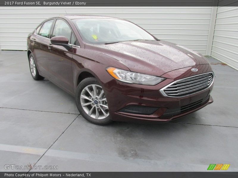 Front 3/4 View of 2017 Fusion SE